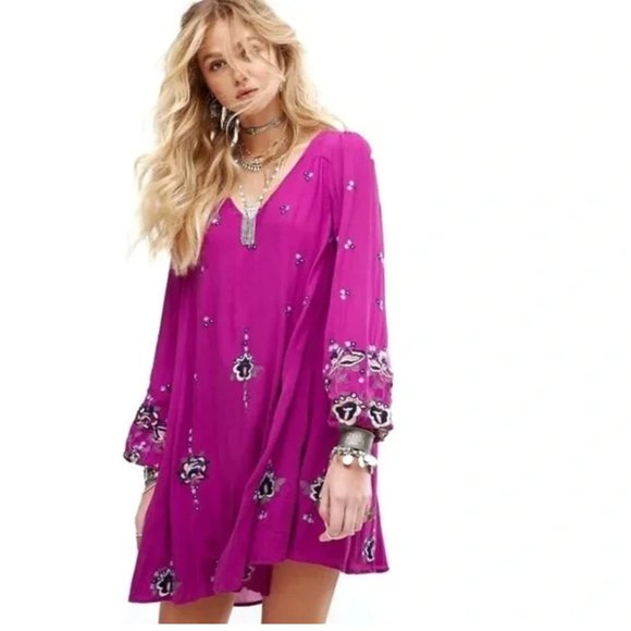 Embroidered swing dress - Picture 9 of 10